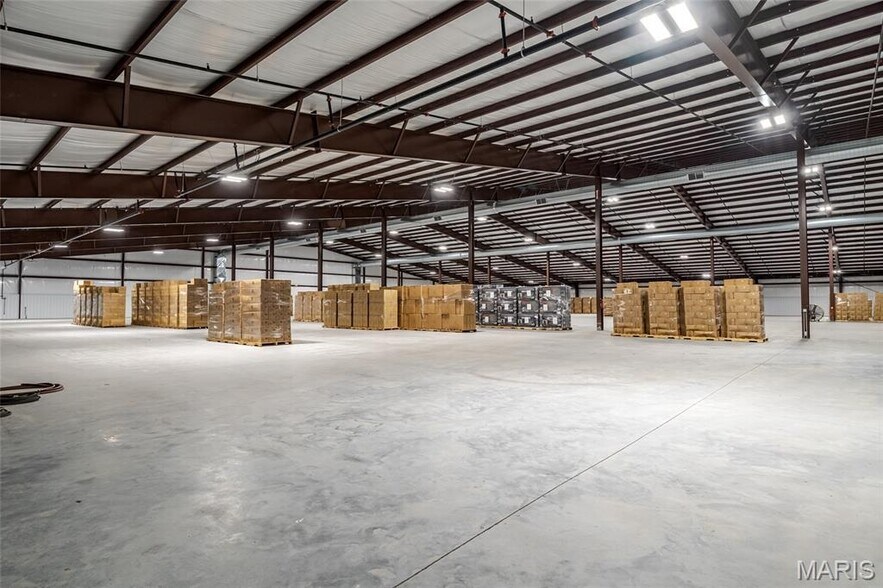 More Photos Of 100 Industrial Dr, New Haven Warehouse For Lease