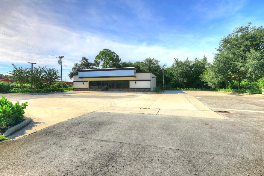 More Photos Of 8801 20th St, Vero Beach Convenience Store For Lease