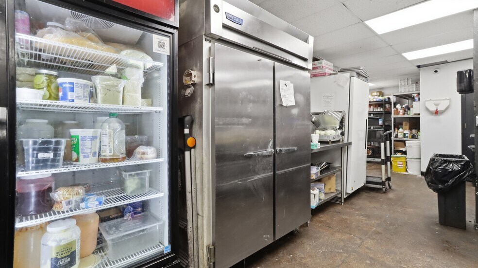 More Photos Of 409 Washington Ave, West Plains Flex For Sale