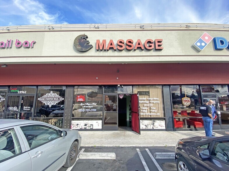 More Photos Of 18955-18971 Ventura Blvd, Tarzana Storefront For Lease