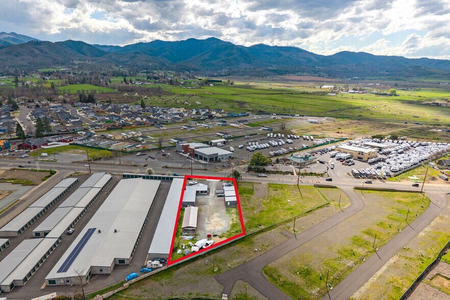 More Photos Of 3847 S Pacific Hwy, Medford General Retail For Sale