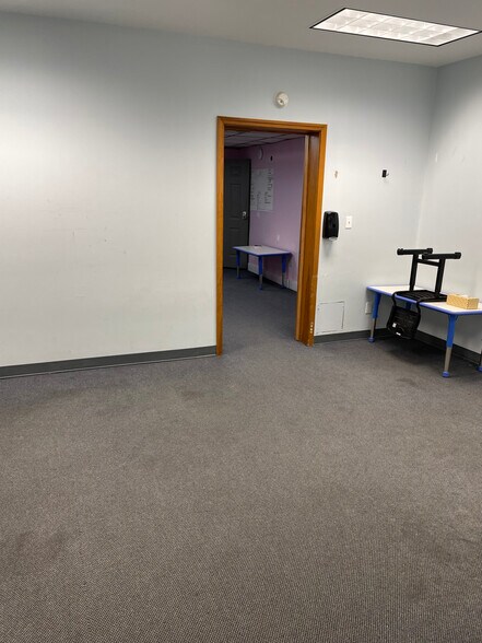 More Photos Of 3949 N River Rd, Freeland Office For Lease