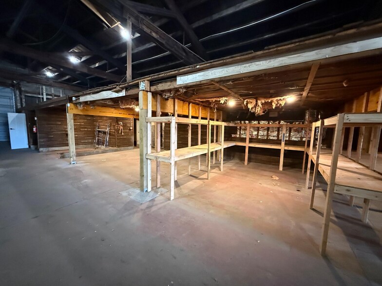More Photos Of 64 E Washington Ave, Pleasantville Warehouse For Lease