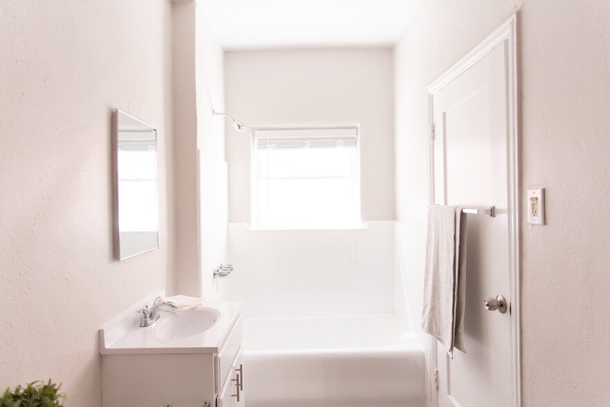 More Photos Of 118 N Westmoreland Ave, Los Angeles Apartments For Sale