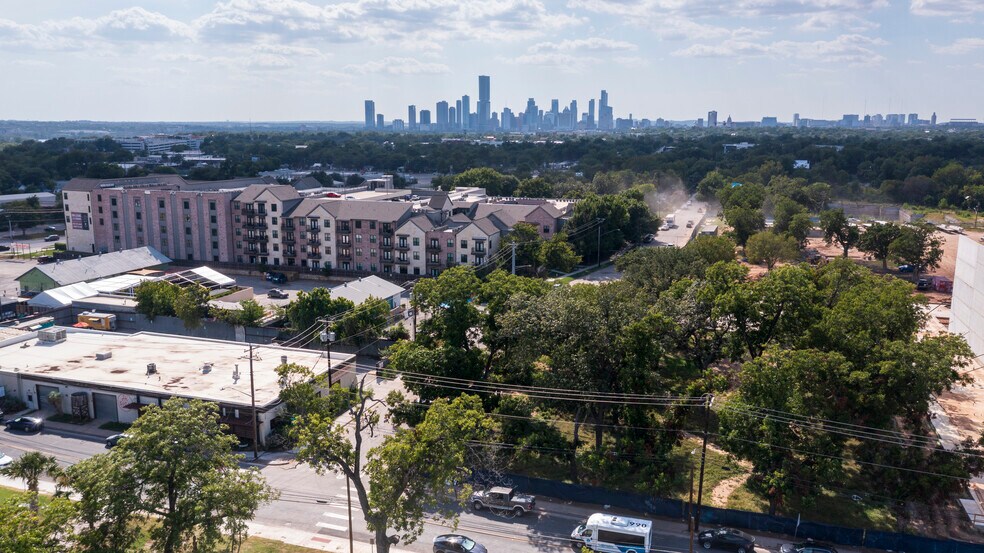 More Photos Of 757 Shady Ln, Austin Warehouse For Lease