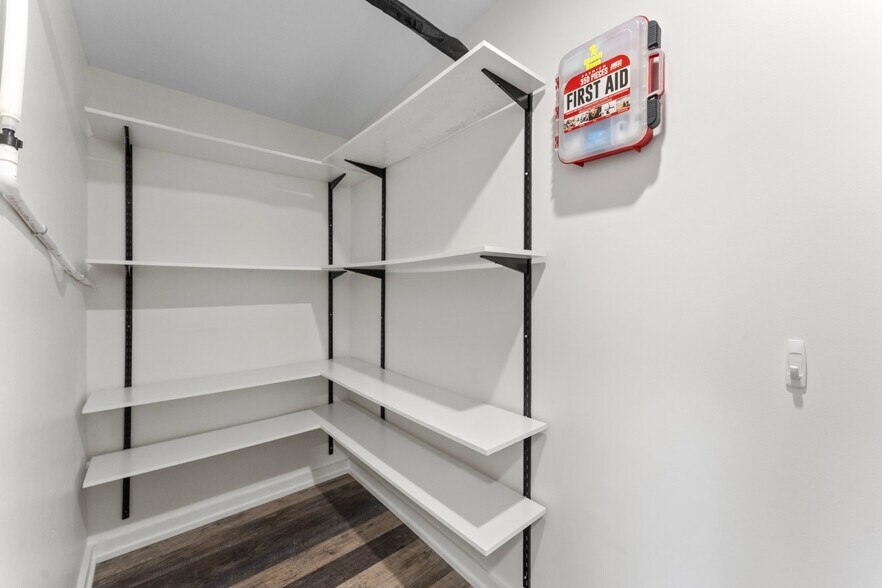 More Photos Of 2988 George Washington Memorial Hwy, Hayes Office For Sale