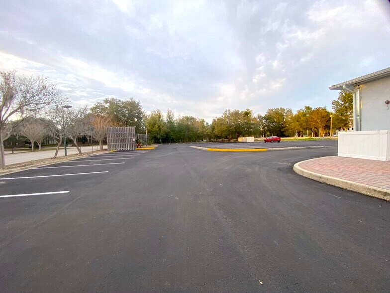 More Photos Of 16123 W Colonial Dr, Oakland Office For Lease