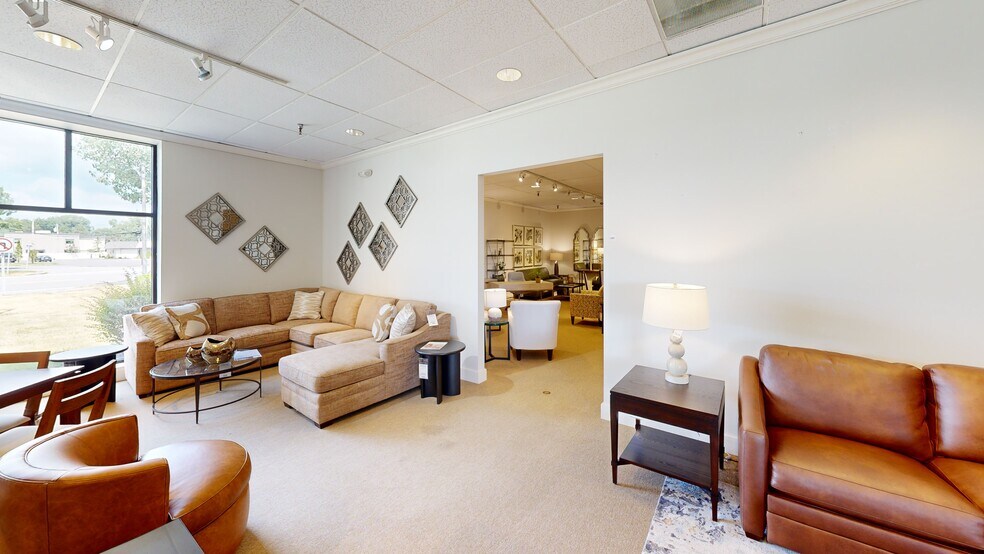 More Photos Of 151 Wolf Rd, Colonie Freestanding For Sale