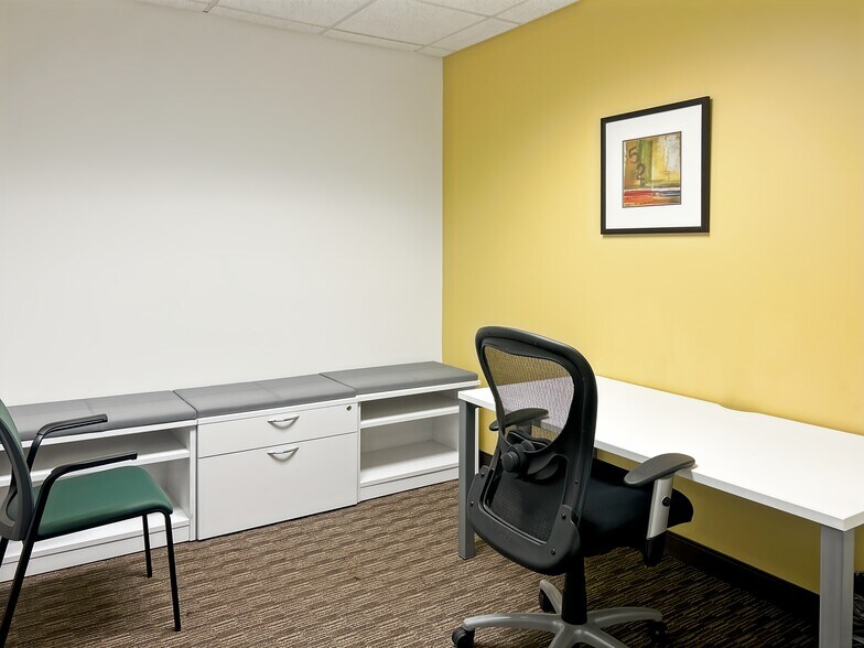 More Photos Of 1545 Crossways Blvd, Chesapeake Coworking Space
