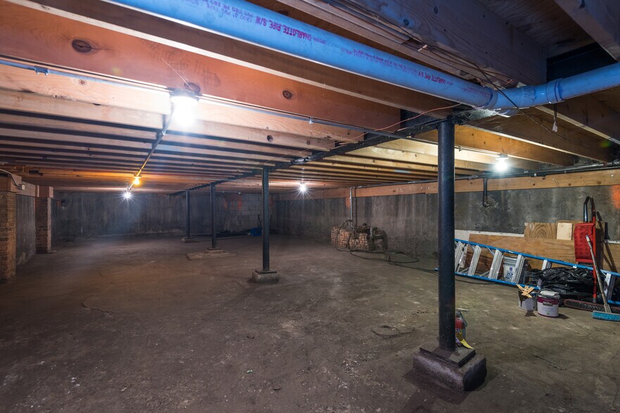 More Photos Of 1333-1343 W Devon Ave, Chicago Storefront Retail Office For Sale