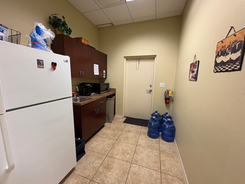 More Photos Of 5334 Primrose Lake Cir, Tampa Office For Sale