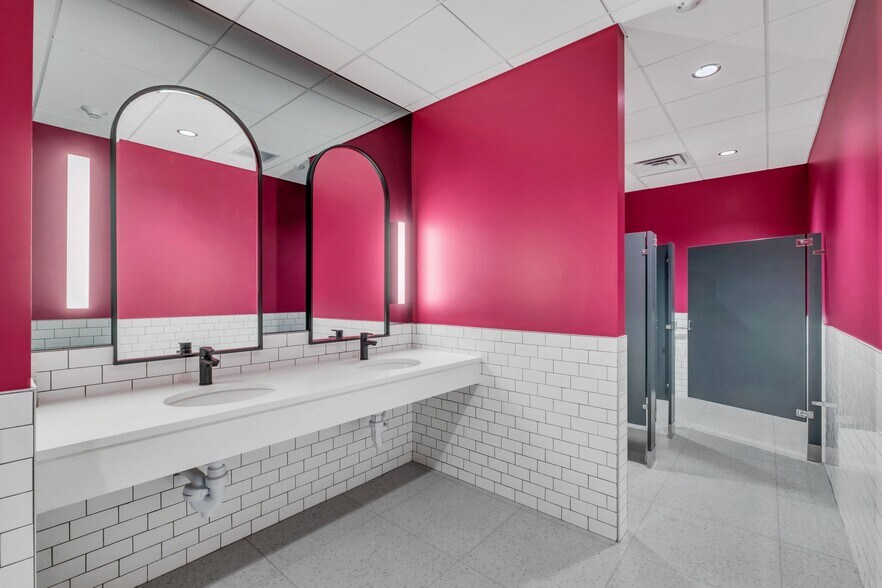More Photos Of 2200 8th Ave S, Nashville Showroom For Sale