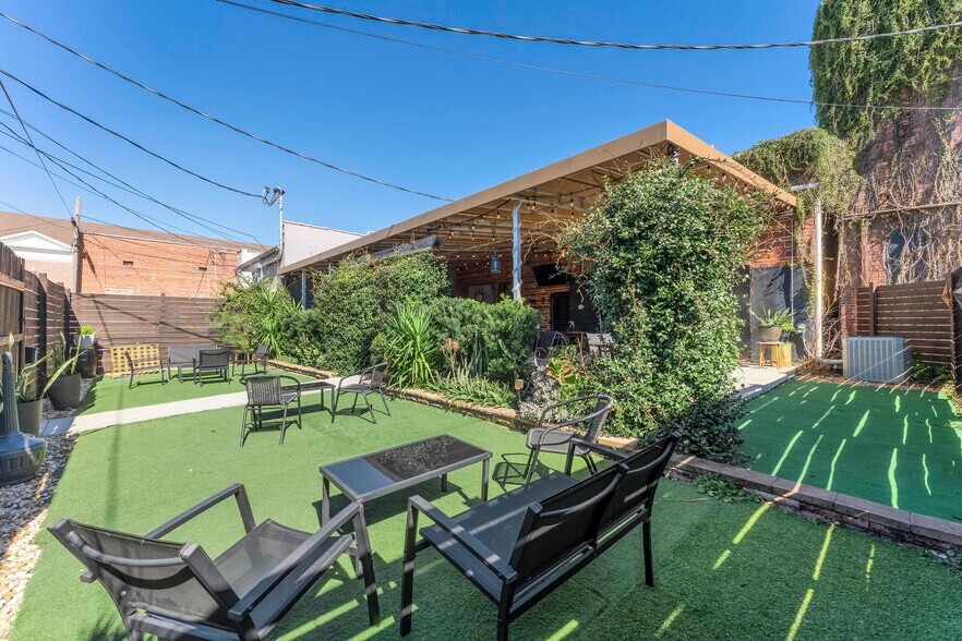 More Photos Of 1740-1744 N Main St, Jacksonville Storefront For Lease