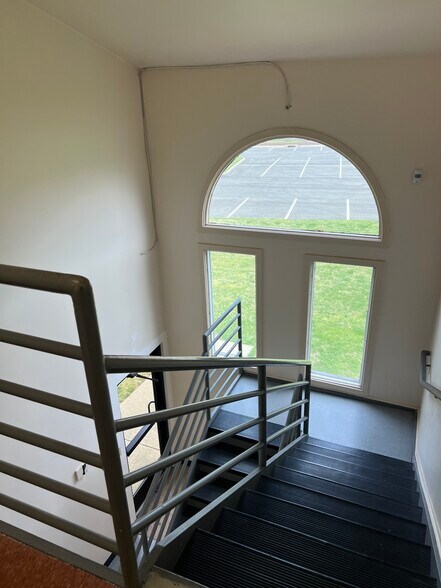 More Photos Of 755 Thimble Shoals Blvd, Newport News Loft Creative Space For Lease