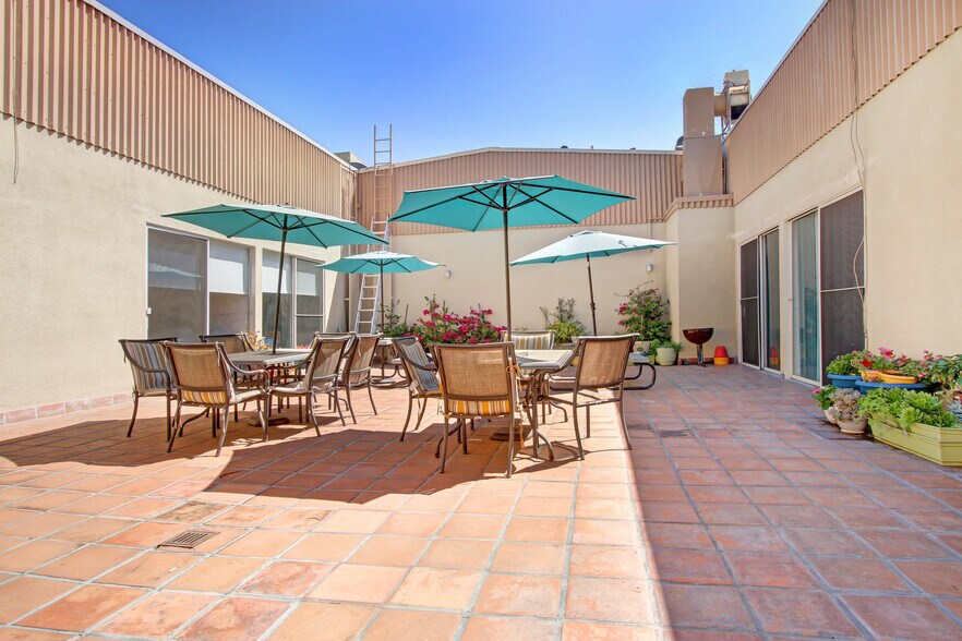 More Photos Of 1450 N Fair Oaks Ave, Pasadena Assisted Living For Sale