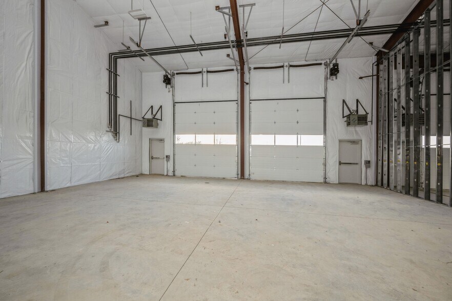 More Photos Of 313 Edwards Ave, Calverton Distribution For Lease