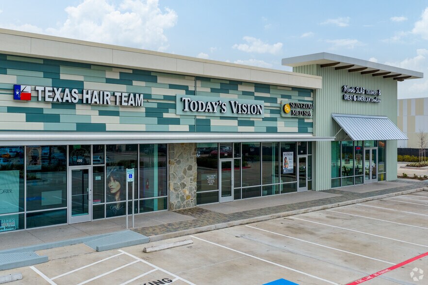 More Photos Of 10464 Highway 242, Conroe Storefront For Lease