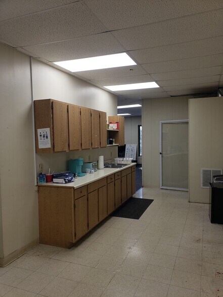 More Photos Of 37 Lark Industrial Pky, Greenville Warehouse For Lease