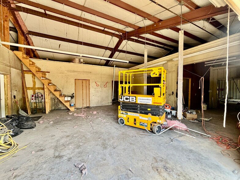 More Photos Of 8071 N McRaven Rd, Clinton Industrial For Sale