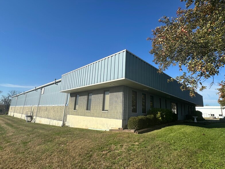More Photos Of 151 Hanger Cir, Richmond Industrial For Sale