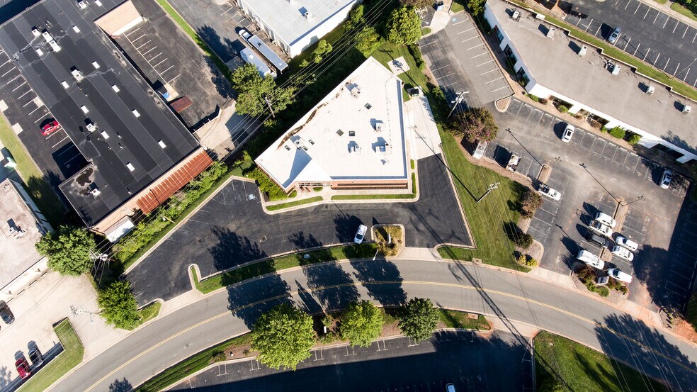 More Photos Of 115 Pomona Dr, Greensboro Office Residential For Lease