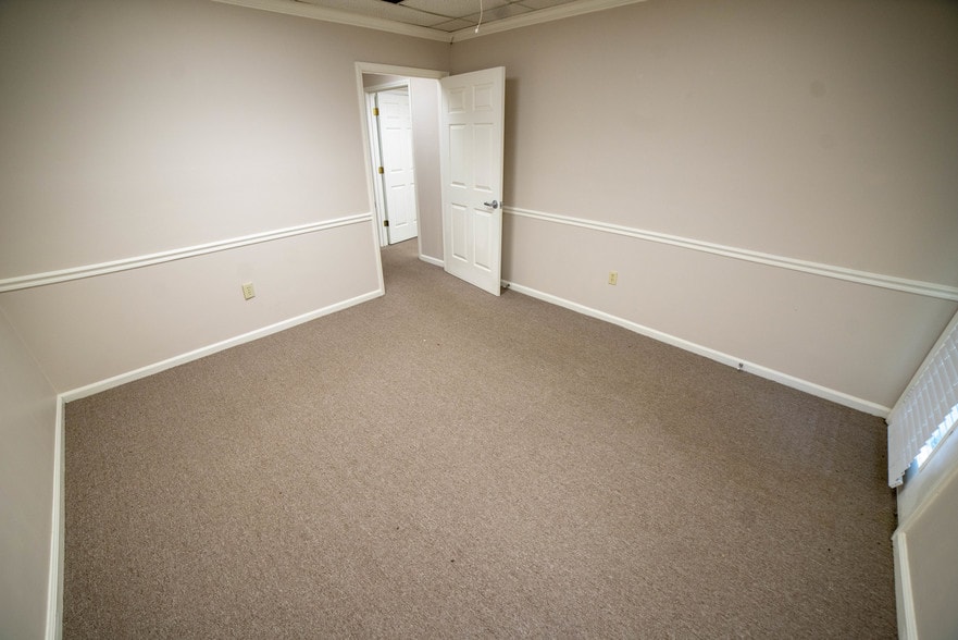 More Photos Of 875 Old Roswell Rd, Roswell Office For Sale