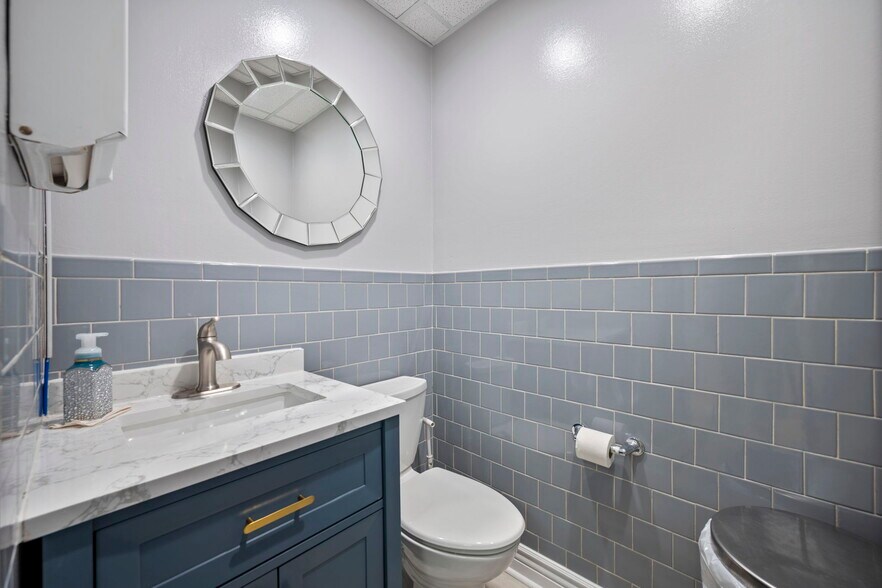 More Photos Of 338 N Charles St, Baltimore Storefront Retail Residential For Sale