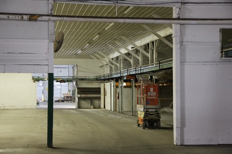 More Photos Of 609-621 E Maple Ave, Newark Light Manufacturing For Lease