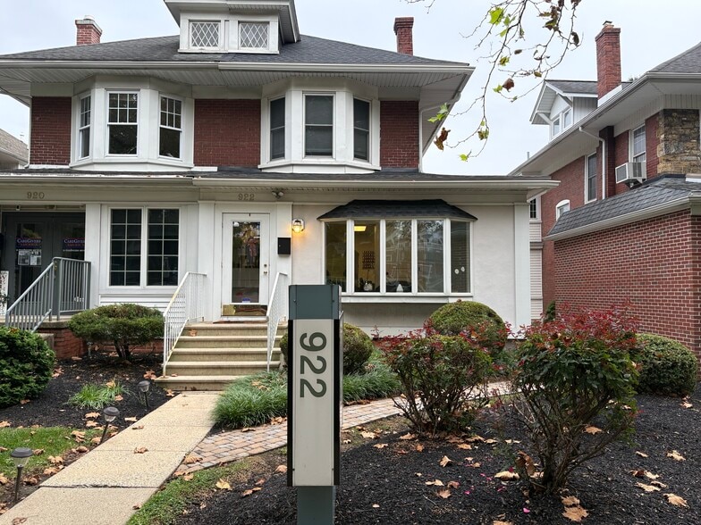 Primary Photo Of 922 Penn Ave, Wyomissing Office For Sale