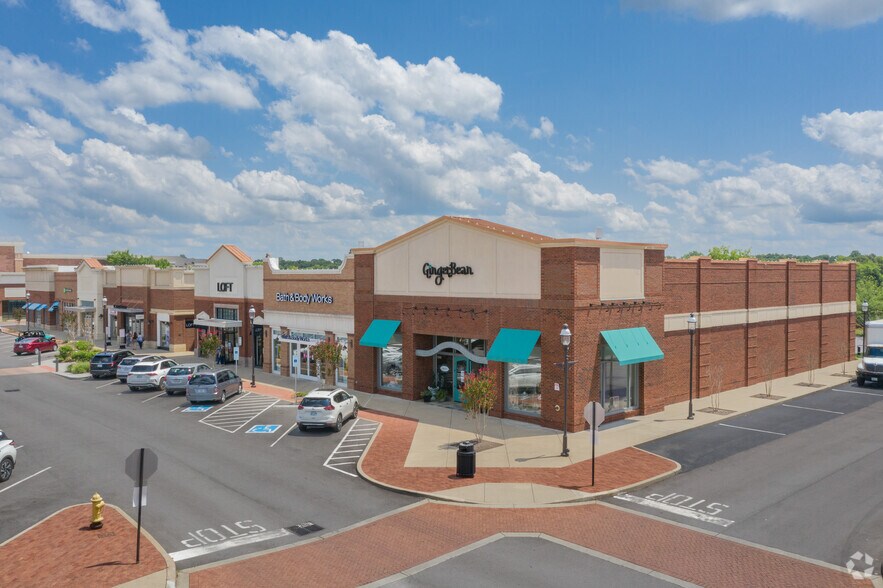 More Photos Of 300 Indian Lake Blvd, Hendersonville Unknown For Lease