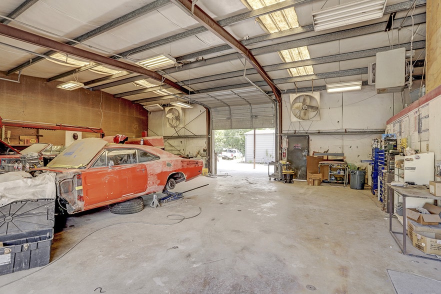 More Photos Of 1125 Cloverleaf St, Houston Industrial For Sale