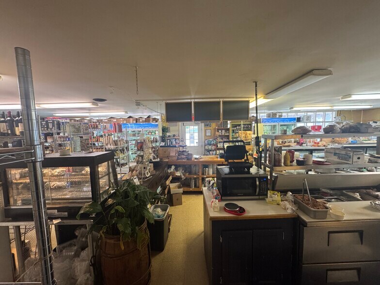 More Photos Of 3177 US-7, Ferrisburgh Freestanding For Lease