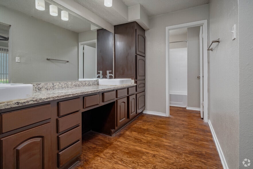 More Photos Of 14900 Nacogdoches Rd, San Antonio Apartments For Sale