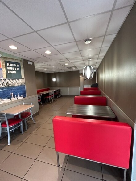 More Photos Of 300 Grant Rd, East Wenatchee Fast Food For Lease