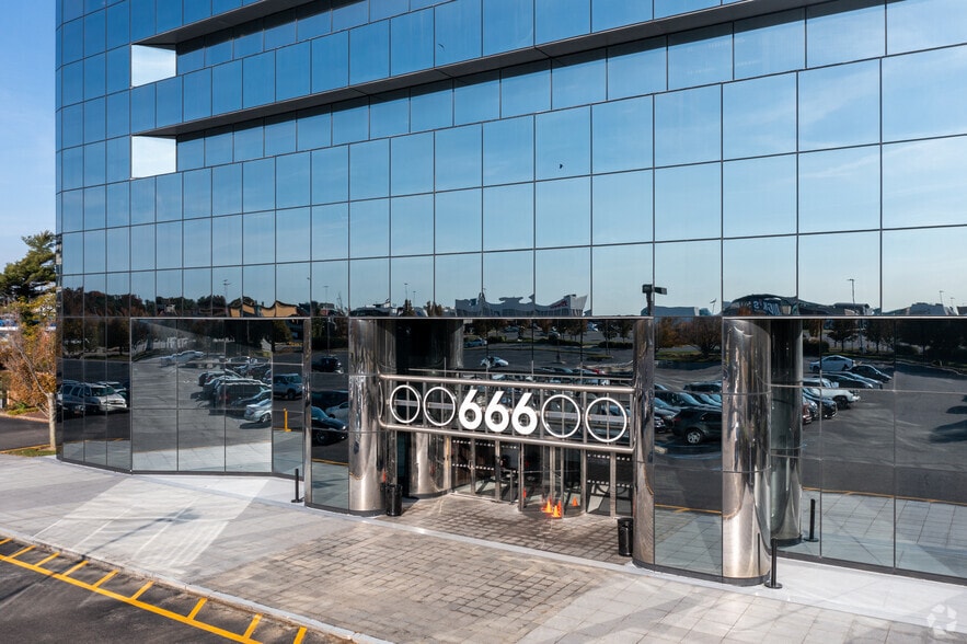 More Photos Of 666 Old Country Rd, Garden City Office For Lease