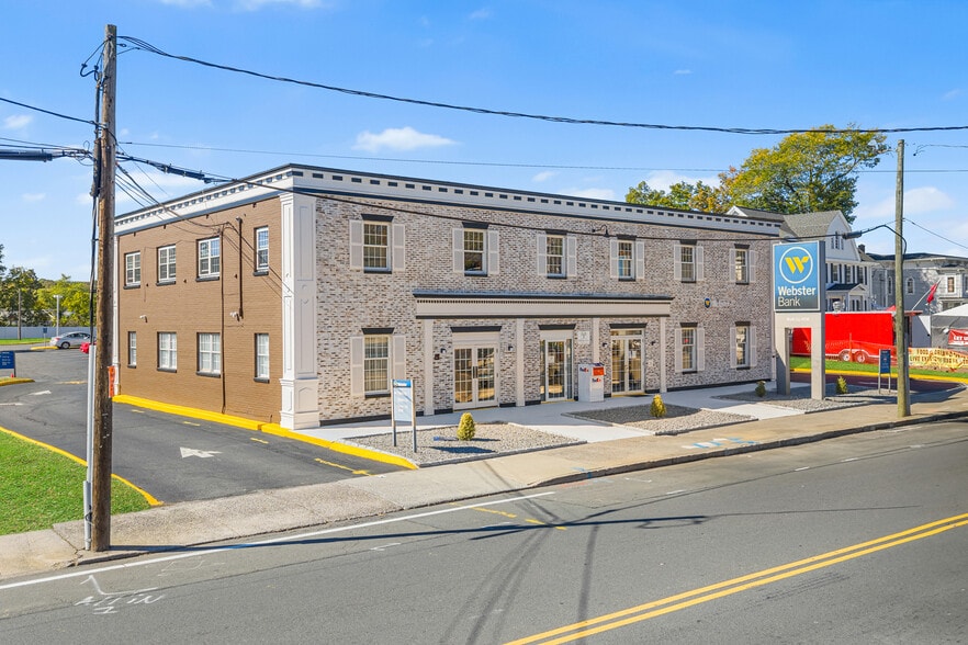 More Photos Of 132 Main St, Southington Bank For Lease