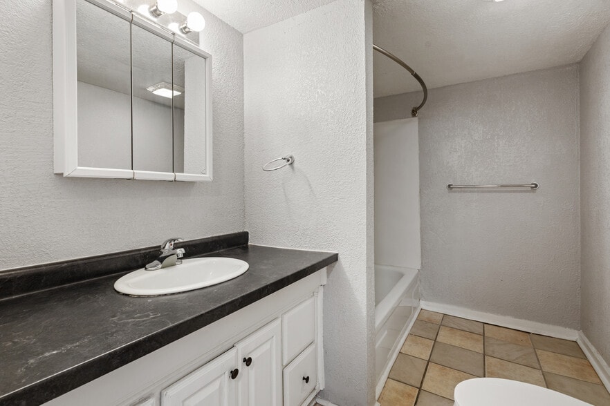 More Photos Of 525 N Arlington St, Kalamazoo Apartments For Sale