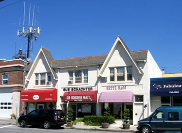 More Photos Of 8-10 Irving Pl, Woodmere Storefront Retail Office For Lease