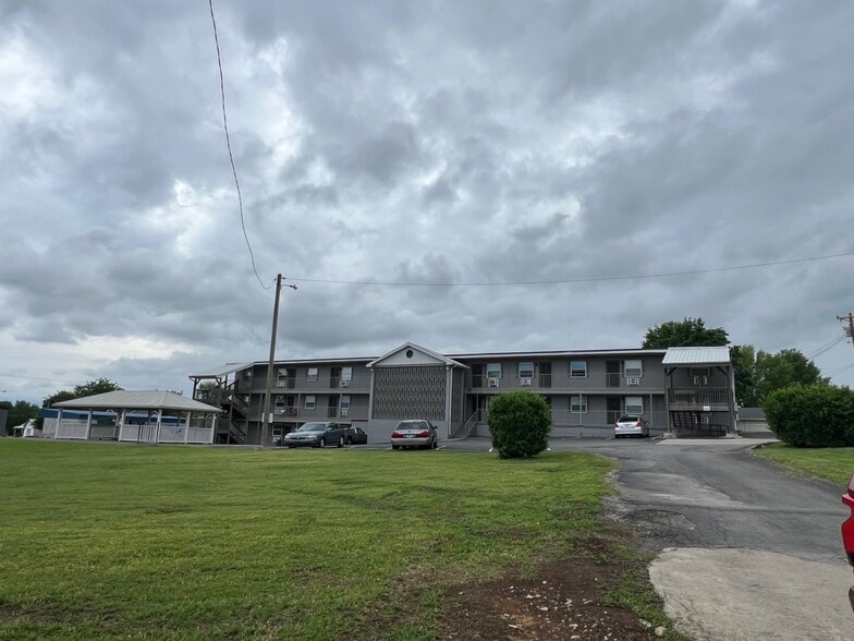 Primary Photo Of 806 N Cumberland St, Lebanon Apartments For Sale