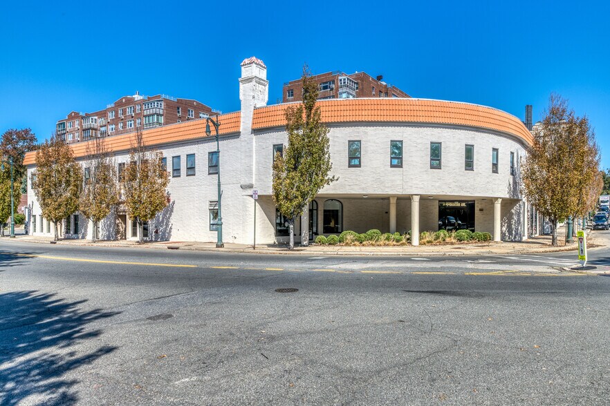 More Photos Of 2 Madison Ave, Larchmont Office For Lease