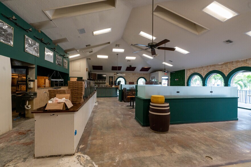 More Photos Of , Saint Pete Beach General Retail For Sale