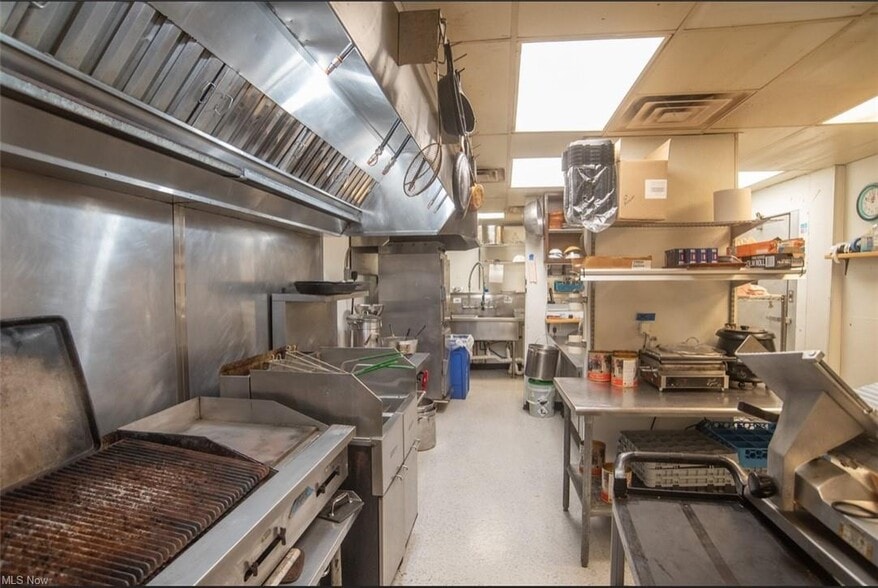 More Photos Of 2716 Mahoning Ave, Youngstown Restaurant For Sale