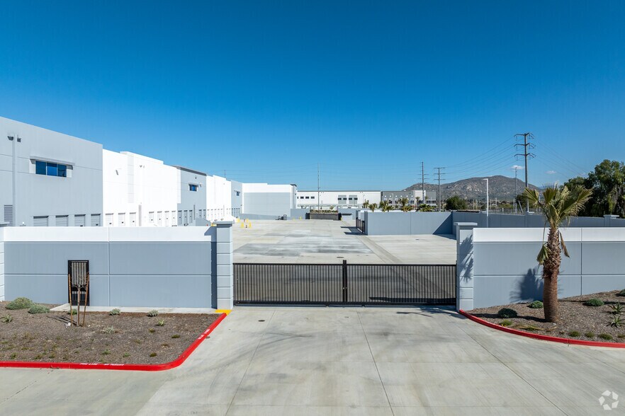 More Photos Of 3120 Wilson Ave, Perris Distribution For Lease