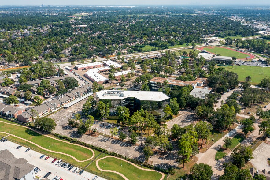 More Photos Of 14550 Torrey Chase Blvd, Houston Office For Lease