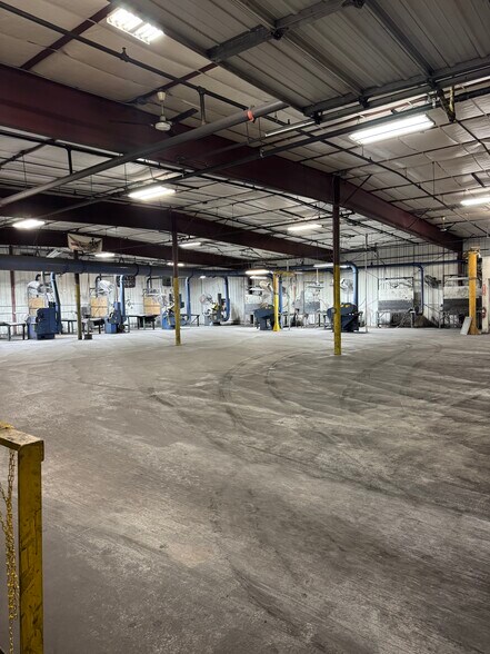 More Photos Of 623 Circle Dr, Iron Mountain Industrial For Sale