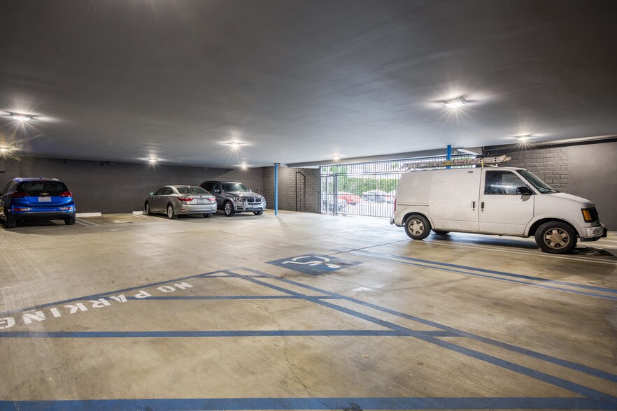 More Photos Of 2476 S Overland Ave, Los Angeles Loft Creative Space For Lease