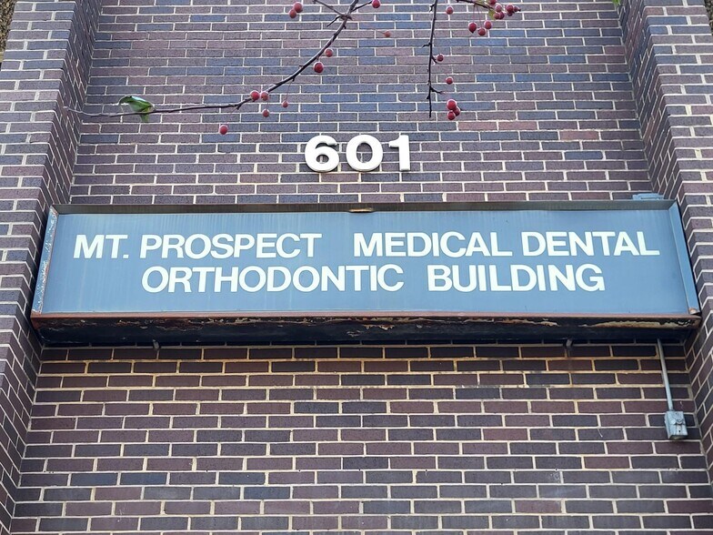 More Photos Of 601 W Central Rd, Mount Prospect Medical For Lease