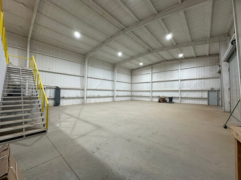More Photos Of 4505 E County Road 45, Midland Warehouse For Lease