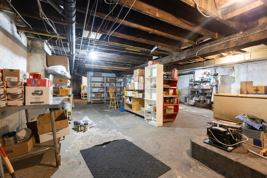More Photos Of 1099-1101 Wellington St W, Ottawa General Retail For Lease