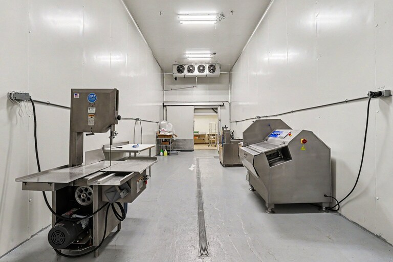 More Photos Of 90 Bill Leathem Dr, Ottawa Distribution For Sale